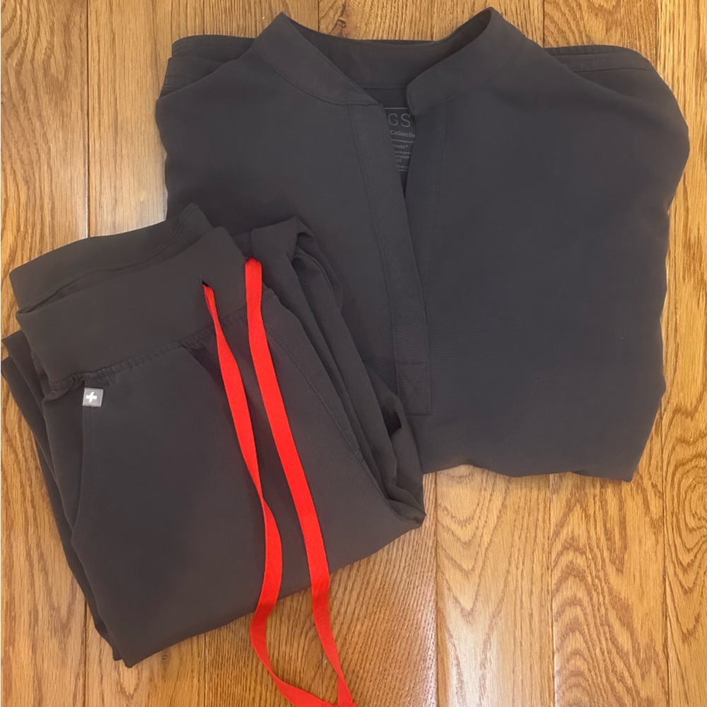 Figs Scrub Set in Charcoal Size Small